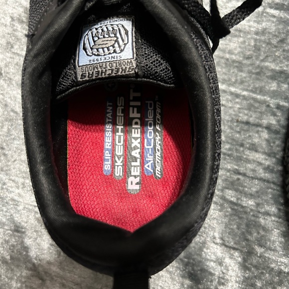 💦💧Sketchers slip resistant; relaxed fit, memory foam women’s shoes. 💧💦 - Picture 4 of 4